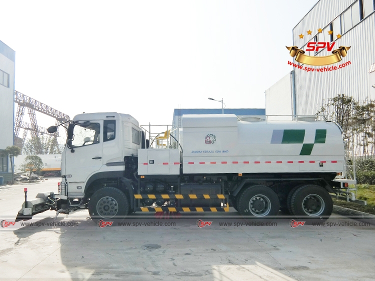Side view of Sewer Jetting Truck Dongfeng Kinland
